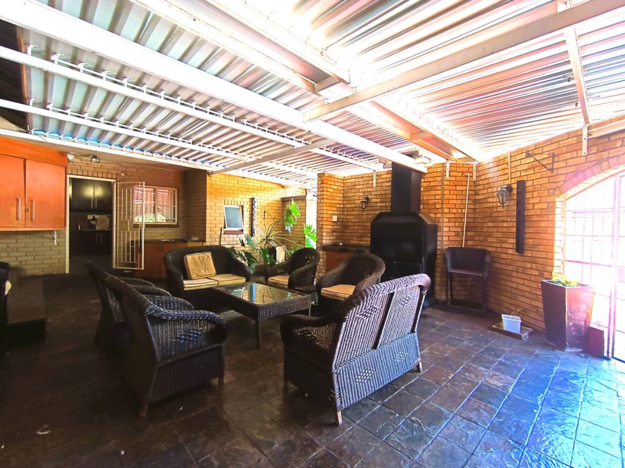 5 Bedroom Property for Sale in Pellissier Free State